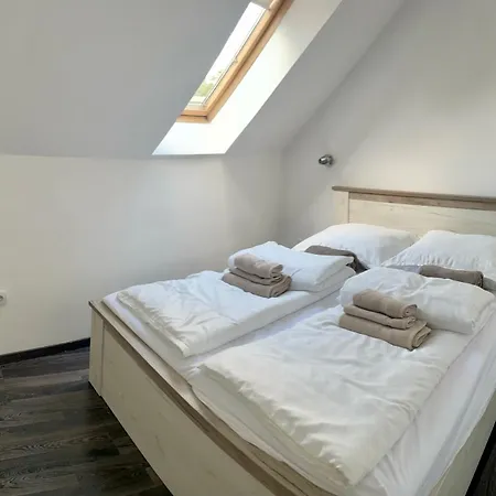 Kis-Hunyad Apartman Miskolc Kültér fotó